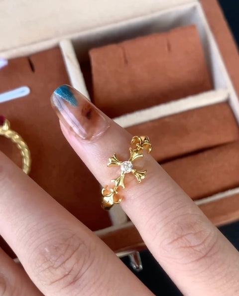 Anillo Cruz Dorada con Luz Interior, Baño de Oro de 18k, Ajustable