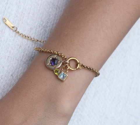 Pulseira com pingente de pedra de nascimento quadrado | Compra Personalizada