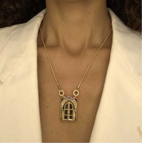 Collar de puerta con transformación de mariposa