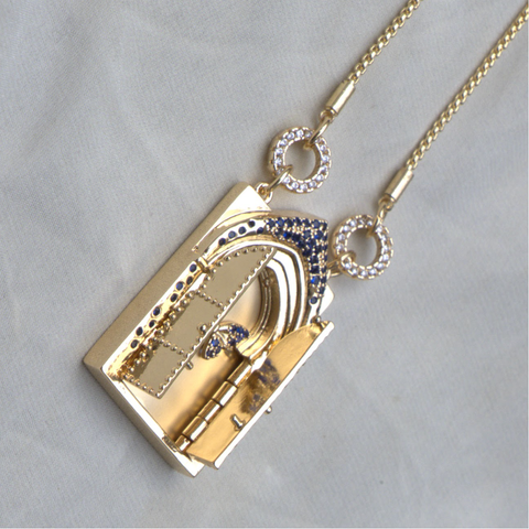Collar de puerta con transformación de mariposa