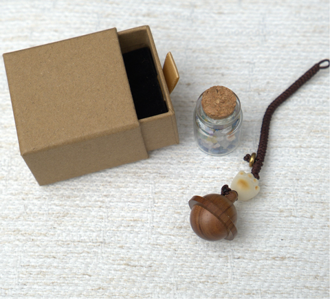 Colgante de Saturno con Mantra Shurangama: Protección espiritual y armonía para tu mascota