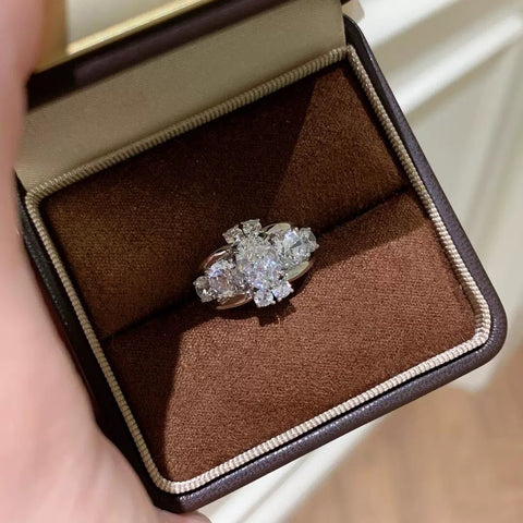 Anillo de cruz brillante ajustable chapado en oro de 18 quilates