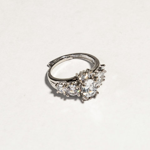 Anillo de cruz brillante ajustable chapado en oro de 18 quilates